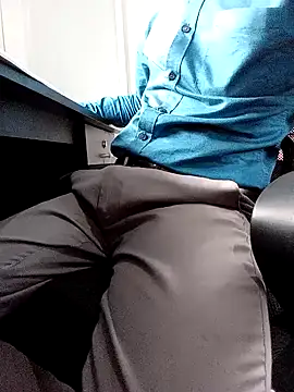 Snapshot of robinsan1010 chatting on 03.20.25 robinsan1010 online show from 03.20.25