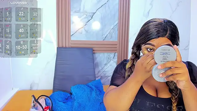 Snapshot of HannyMansonh chatting on 10.31.25 HannyMansonh online show from 10.31.25