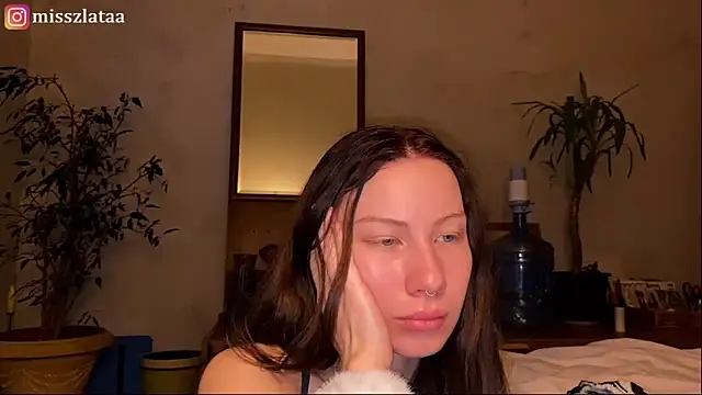 Snapshot of elfess chatting on 11.21.25 elfess online show from 11.21.25