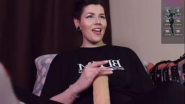 Luna Blake online show from 02.05.25