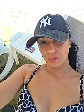 Snapshot of LeticiaWoods chatting on 06.29.26 LeticiaWoods online show from 06.29.26