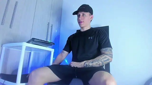 Snapshot of enzo_bvlgari chatting on 03.01.25 enzo bvlgari online show from 03.01.25