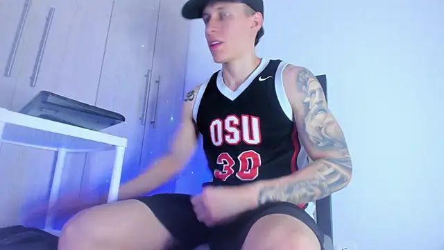 Snapshot of enzo_bvlgari chatting on 03.03.25 enzo bvlgari online show from 03.03.25