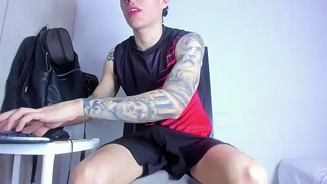 Snapshot of enzo_bvlgari chatting on 02.19.26 enzo bvlgari online show from 02.19.26