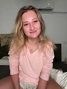 Snapshot of MileySummer chatting on 12.04.24 MileySummer online show from 12.04.24