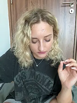 Snapshot of MileySummer chatting on 09.17.25 MileySummer online show from 09.17.25