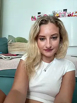 Snapshot of MileySummer chatting on 10.19.25 MileySummer online show from 10.19.25