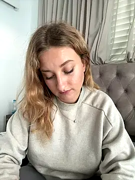 Snapshot of MileySummer chatting on 11.29.25 MileySummer online show from 11.29.25