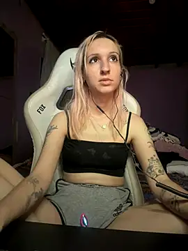 bunnydark00 online show from 10.17.25