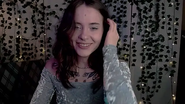 Snapshot of risha_laas chatting on 04.30.26 risha laas online show from 04.30.26