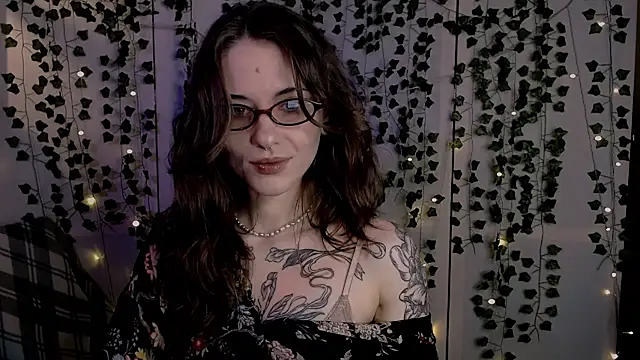 Snapshot of risha_laas chatting on 05.28.26 risha laas online show from 05.28.26