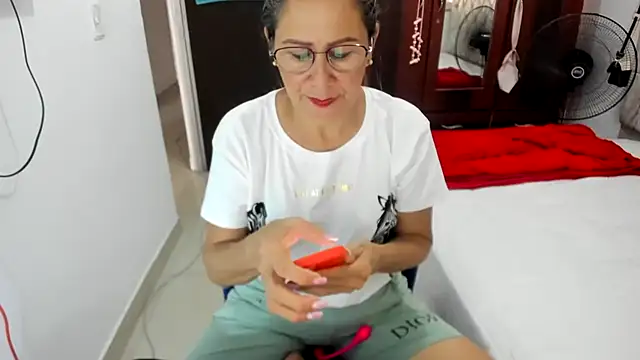 Snapshot of jademartin_ chatting on 03.17.25 jademartin online show from 03.17.25