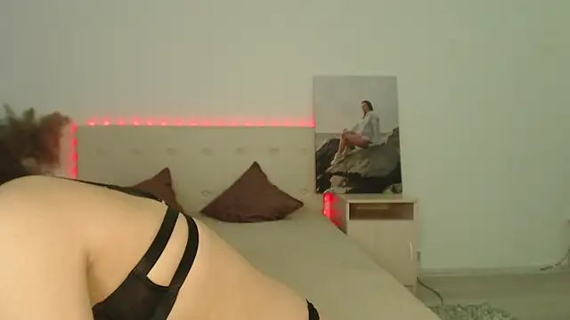 Snapshot of RoxannePure chatting on 02.15.26 RoxannePure online show from 02.15.26