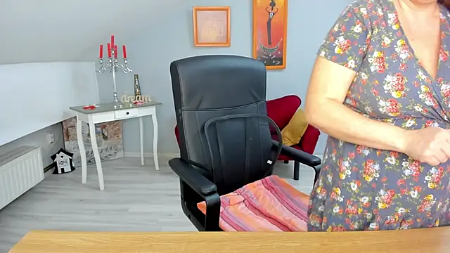 LollaGirl online show from 03.04.25