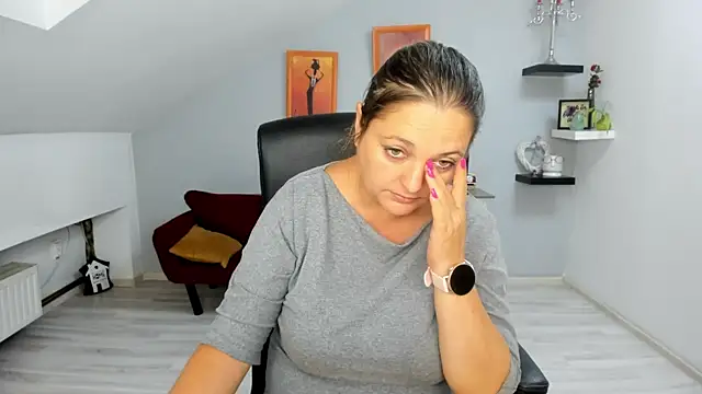 LollaGirl online show from 09.09.25