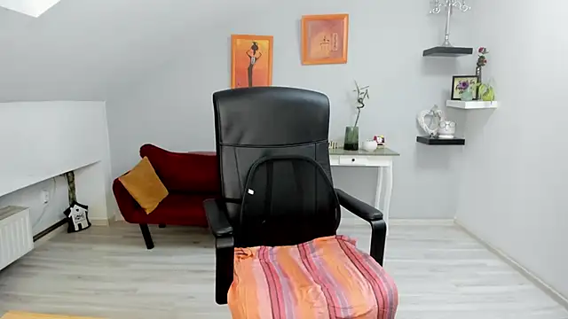 LollaGirl online show from 09.12.25