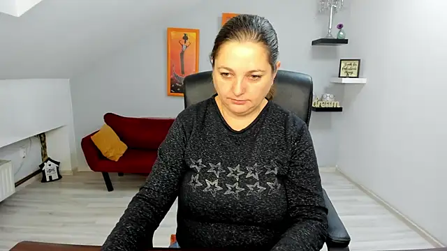 LollaGirl online show from 11.19.25