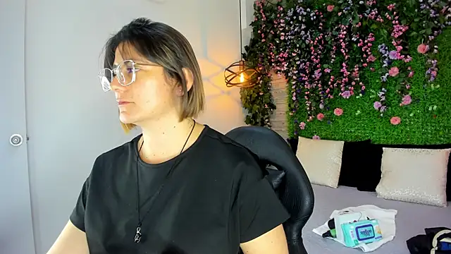 SarahDeyvis online show from 11.27.25