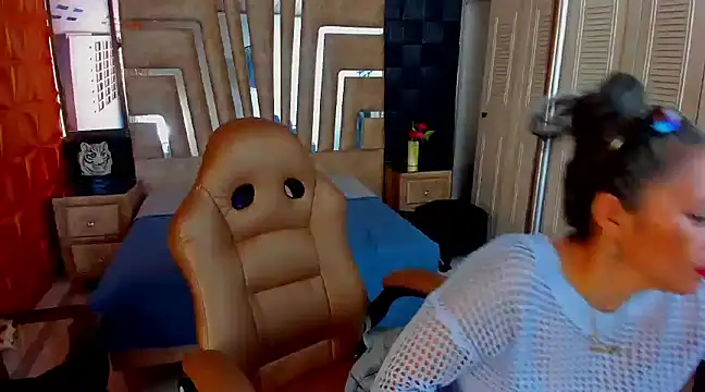 Snapshot of cute_sassy chatting on 02.17.25 cute sassy online show from 02.17.25