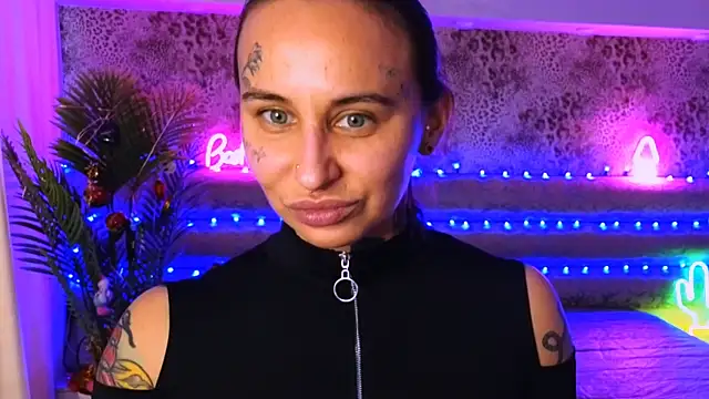 Cool Freak  online show from 12.20.24