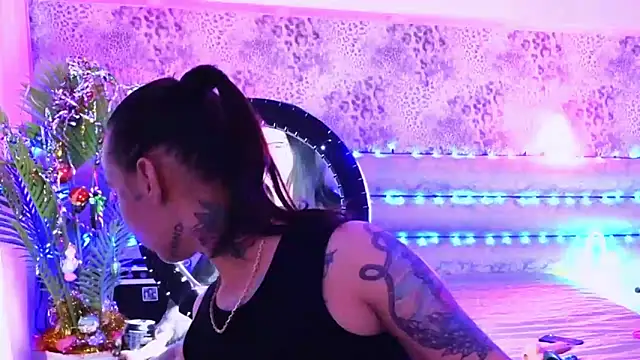 Cool Freak  online show from 12.23.24