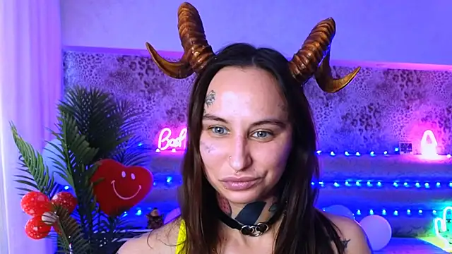 Cool Freak  online show from 02.24.25