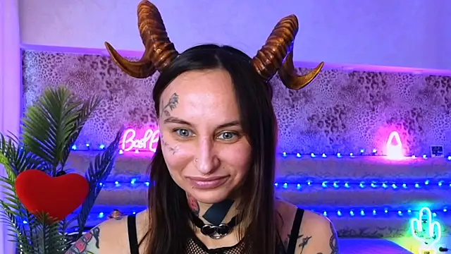 Cool Freak  online show from 03.23.25