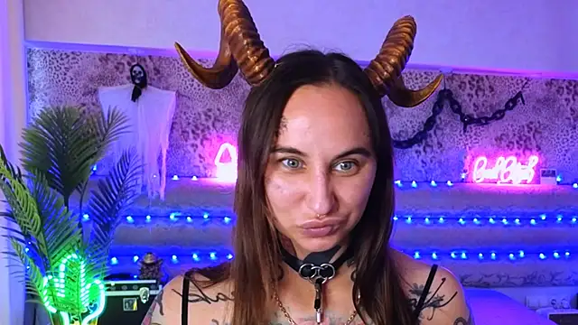 Cool Freak  online show from 09.19.25