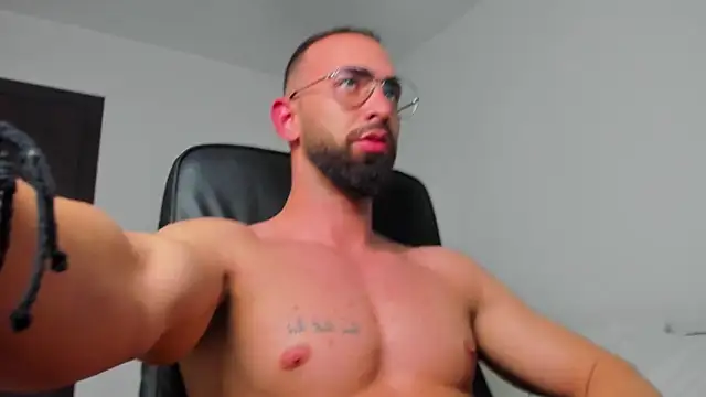 Snapshot of MichaelMasterss chatting on 12.13.24 MichaelMasterss online show from 12.13.24