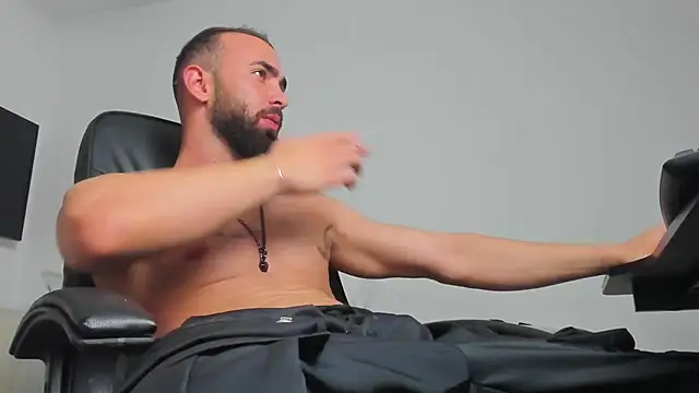 Snapshot of MichaelMasterss chatting on 12.28.24 MichaelMasterss online show from 12.28.24