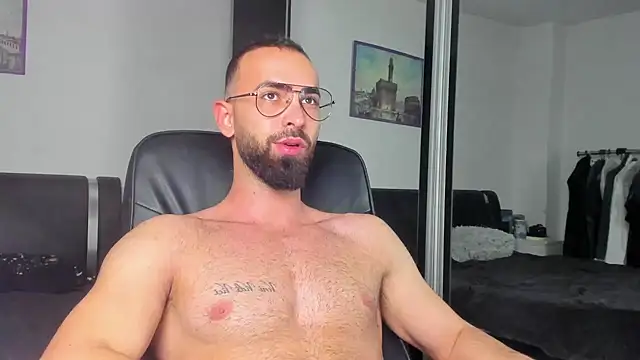 Snapshot of MichaelMasterss chatting on 01.10.25 MichaelMasterss online show from 01.10.25