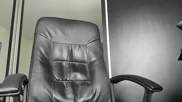 Snapshot of MichaelMasterss chatting on 01.13.25 MichaelMasterss online show from 01.13.25