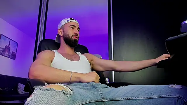 Snapshot of MichaelMasterss chatting on 02.26.25 MichaelMasterss online show from 02.26.25