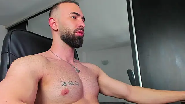 Snapshot of MichaelMasterss chatting on 03.19.25 MichaelMasterss online show from 03.19.25