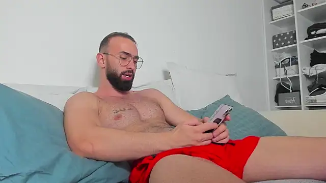 Snapshot of MichaelMasterss chatting on 10.15.25 MichaelMasterss online show from 10.15.25