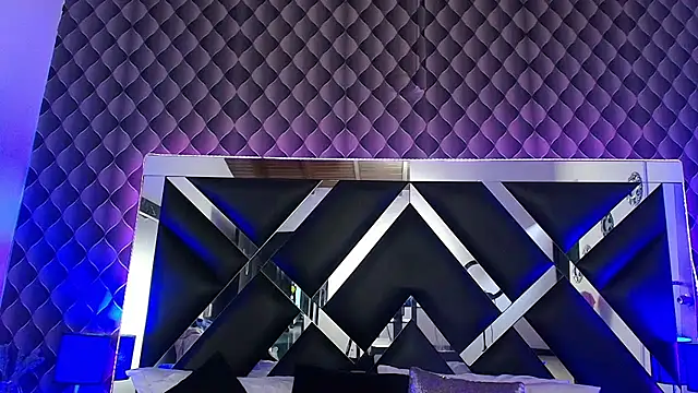 Snapshot of victoriaa_lee_ chatting on 11.29.25 victoriaa lee online show from 11.29.25