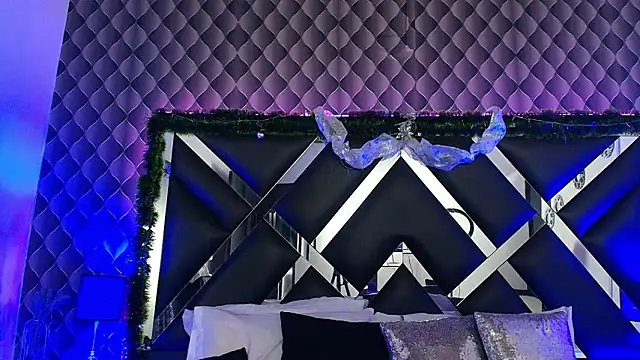 victoriaa lee  online show from 12.18.25