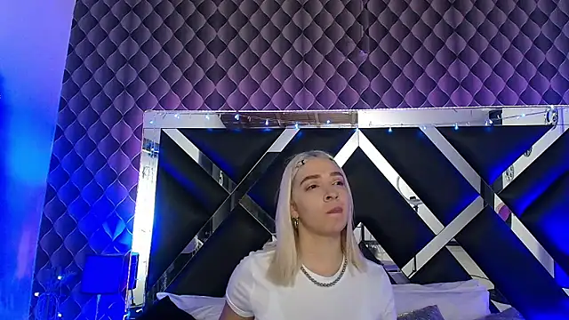 victoriaa lee  online show from 02.08.26