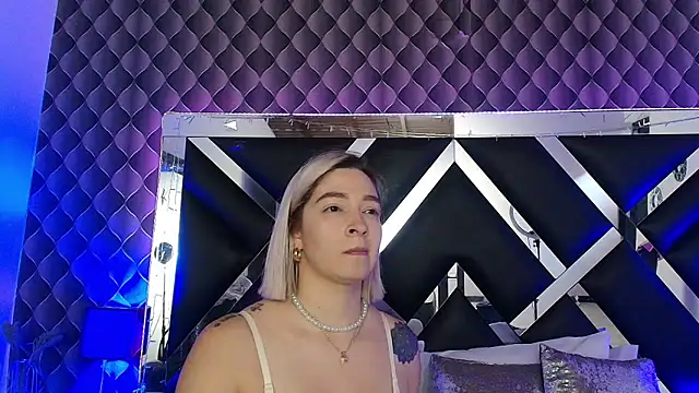 victoriaa lee  online show from 05.22.26