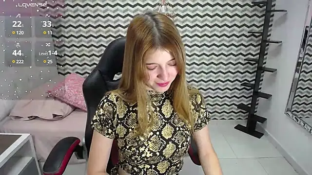 Snapshot of LILAFAVE chatting on 02.15.25 LILAFAVE online show from 02.15.25