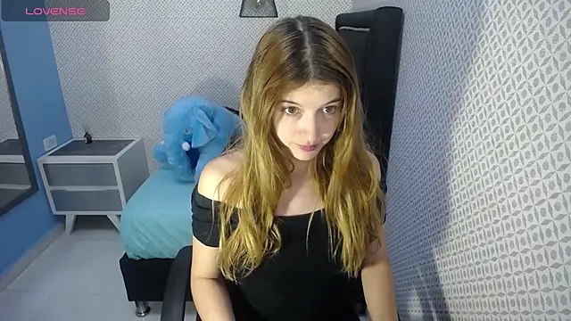 Snapshot of LILAFAVE chatting on 03.21.25 LILAFAVE online show from 03.21.25