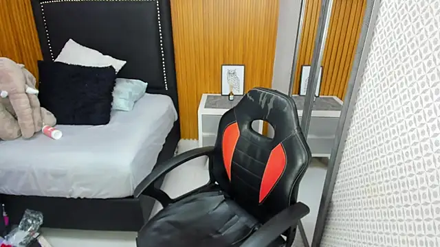 Snapshot of LILAFAVE chatting on 09.24.25 LILAFAVE online show from 09.24.25