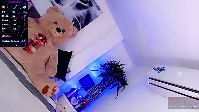 Sophiesweet5 online show from 02.14.25