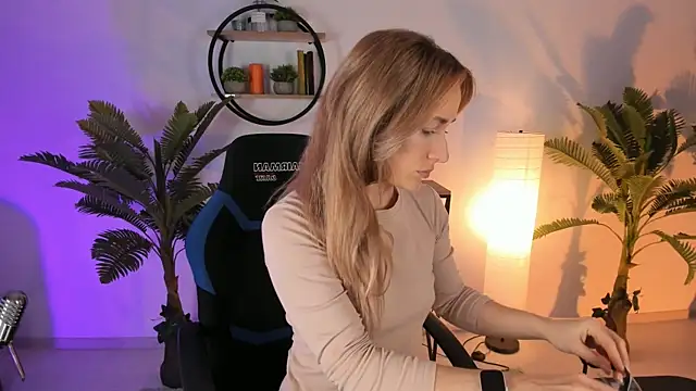 RebeccaMartinez online show from 02.16.25