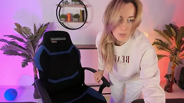 RebeccaMartinez online show from 02.28.25