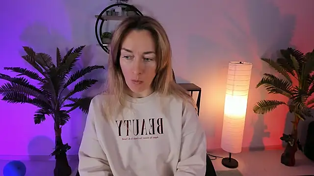 RebeccaMartinez online show from 03.02.25