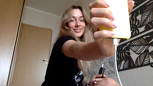 RebeccaMartinez online show from 03.06.25