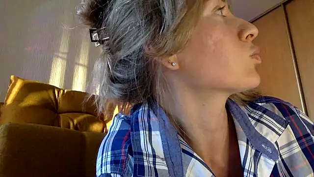 RebeccaMartinez online show from 03.10.25