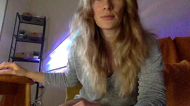 RebeccaMartinez online show from 03.12.25