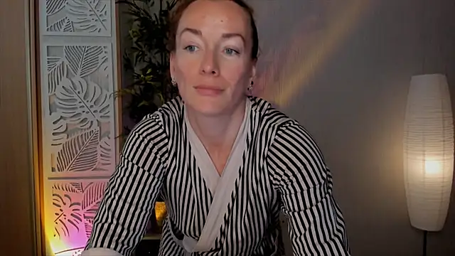 Snapshot of RebeccaMartinez chatting on 06.03.26 RebeccaMartinez online show from 06.03.26